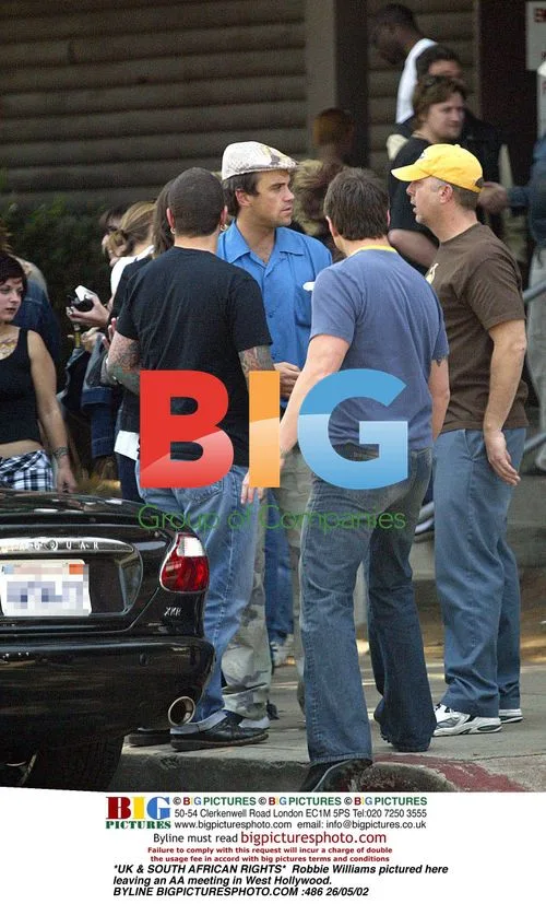 Robbie Williams leaves AA meeting