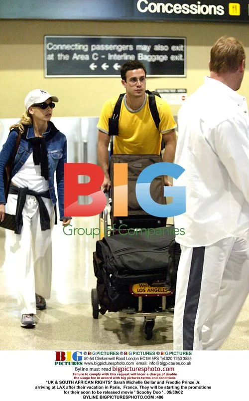 Sarah Michelle Gellar and Freddie Prinze Jr. at LAX