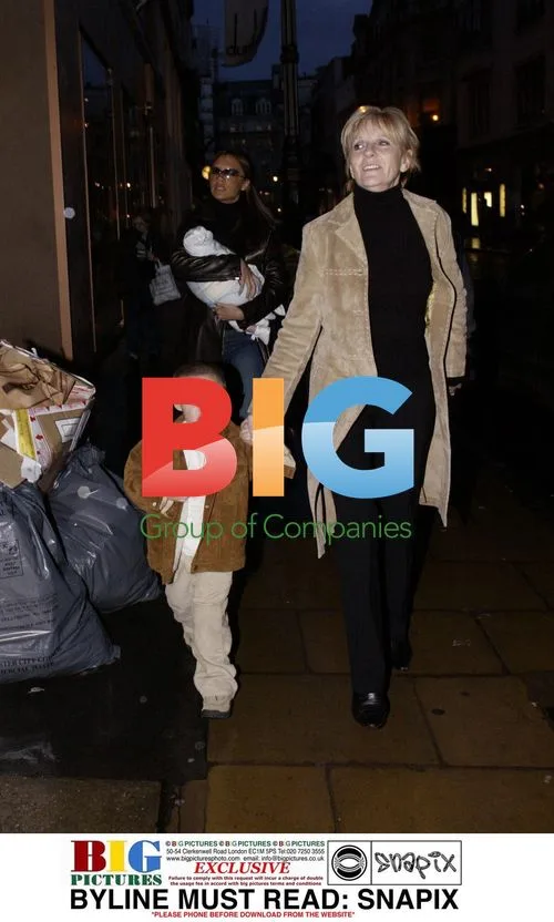 Victoria Beckham Shopping with Family