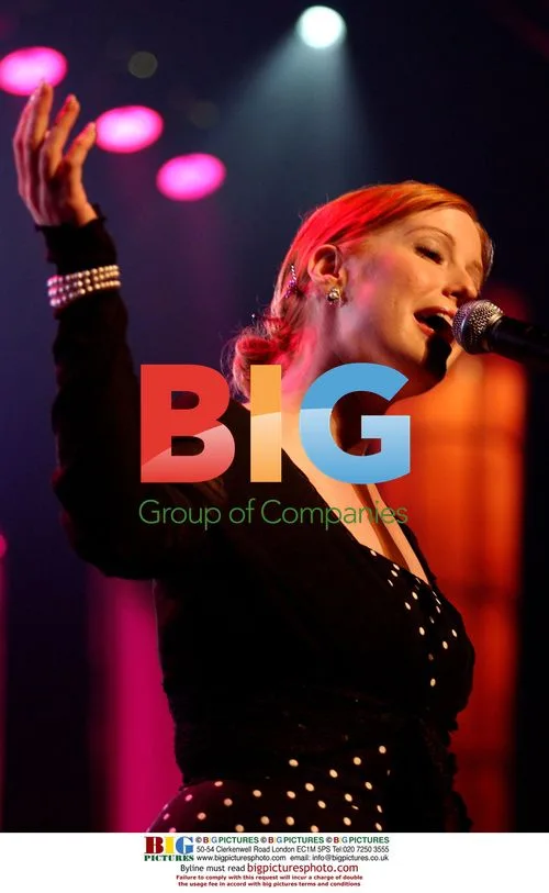Leigh Nash Performs at Tour for a Cure Event