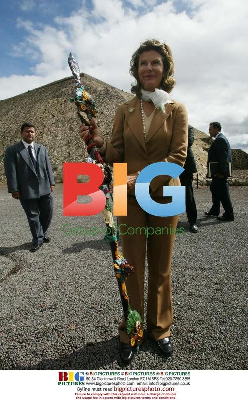 Queen Silvia Poses at Teotihuacan