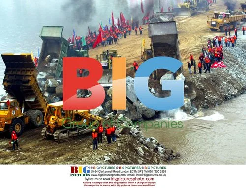 Damming the Three Gorges project