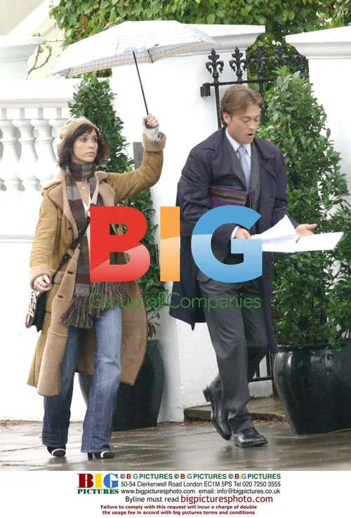 Jenifer Love Hewitt & Paul Nichols Walking in London