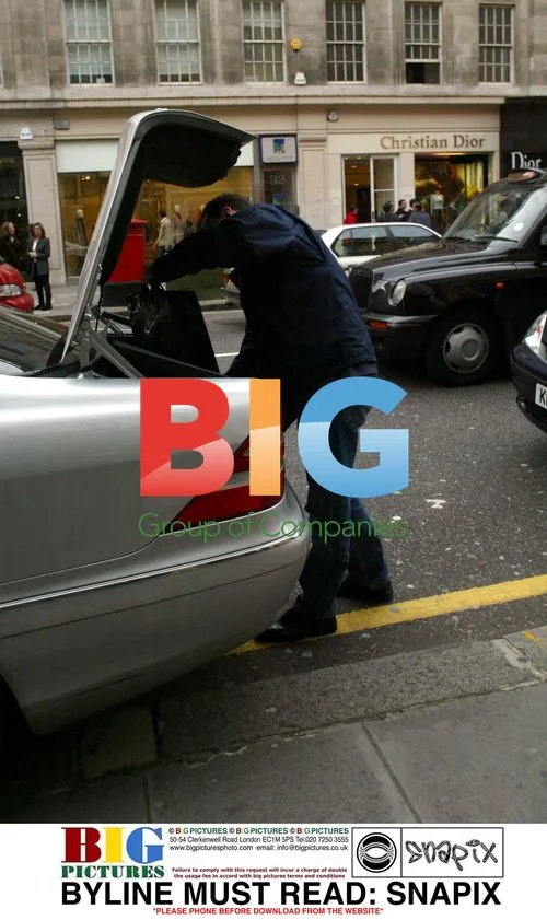 Martine McCutcheon Spotted Shopping in London