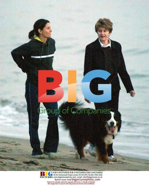 Courtney Cox Arquette and mother walk dogs