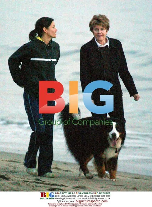 Courtney Cox & Mother Walk Dogs in Malibu