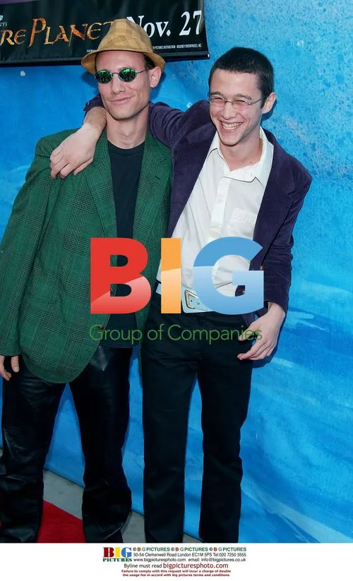 Joseph Gordon-Levitt at "Treasure Planet" premiere