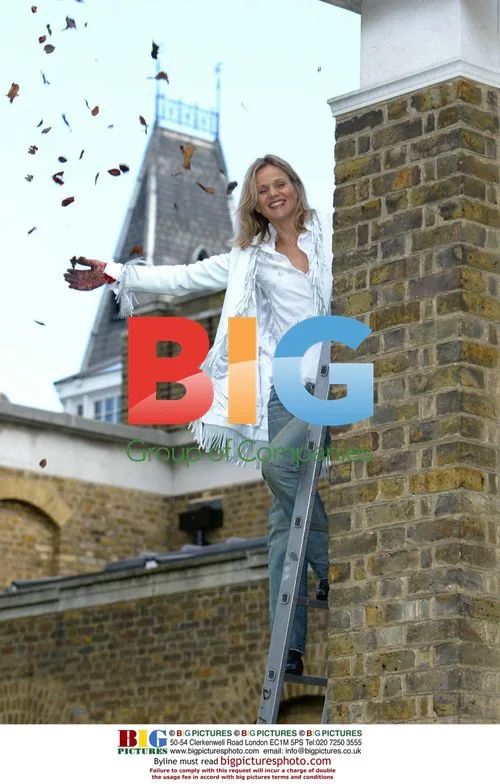 Linda Barker Cleans Dulwich Picture Library Gutters