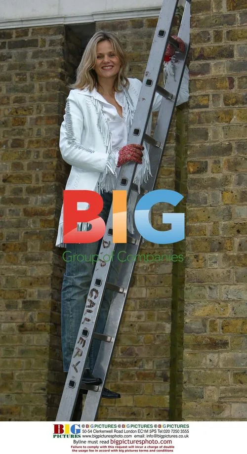 TV Presenter Linda Barker Clears Dulwich Gutters