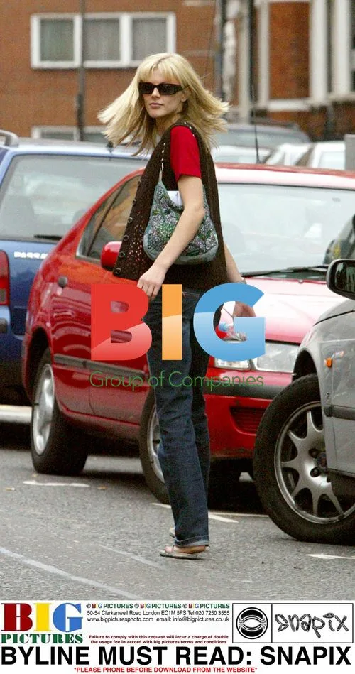 Donna Air Shopping in Knightsbridge