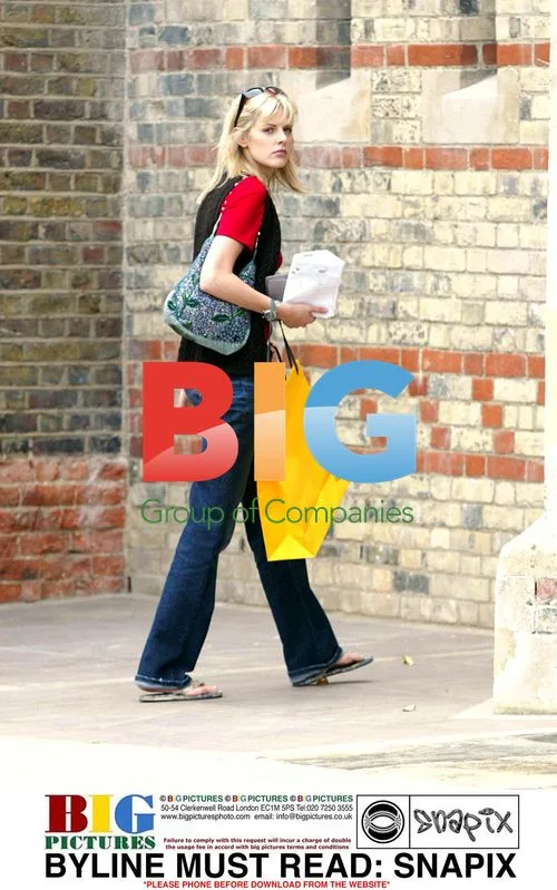 Donna Air Shopping in London