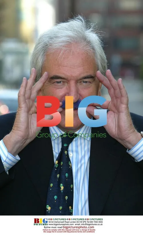 Nintendo sponsors Des Lynam's Moustache