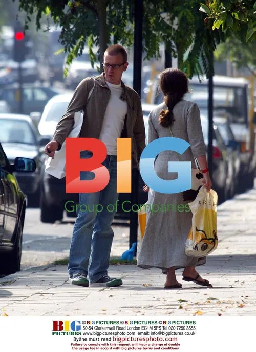 Ewan McGregor and wife return from shopping