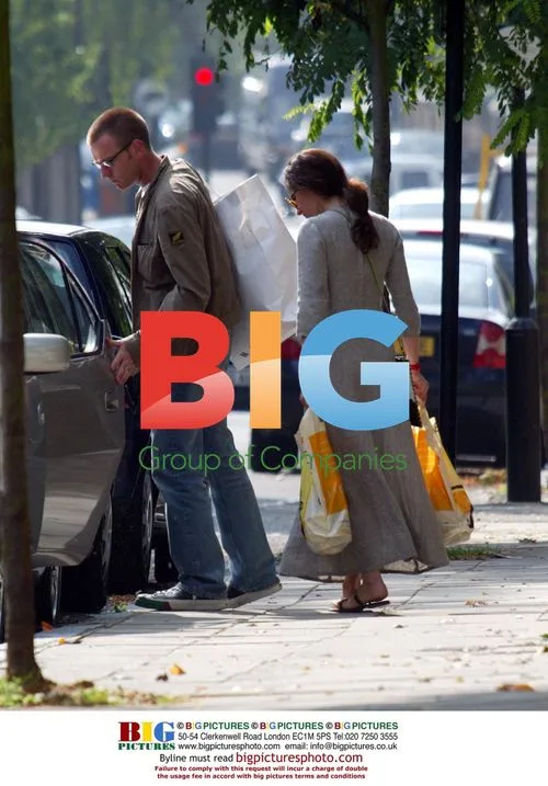 Ewan McGregor and wife return from shopping