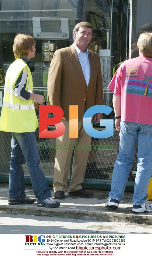 Terry Wogan Helps Window Cleaner
