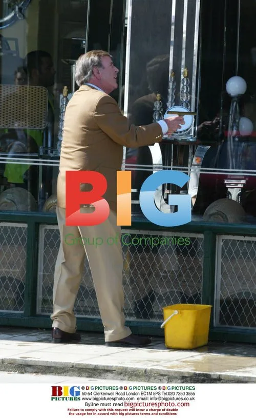 Terry Wogan Helps Window Cleaner