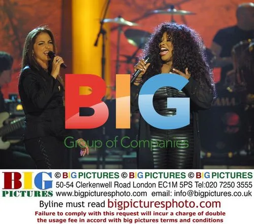 Gloria Estefan and Chaka Khan perform at 'Women Rock!'