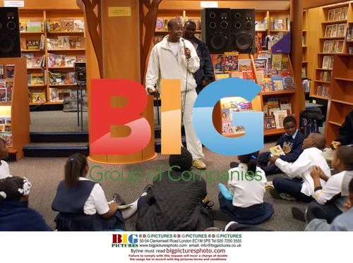 Doug E. Fresh Performs at Hue-man Bookstore in Harlem