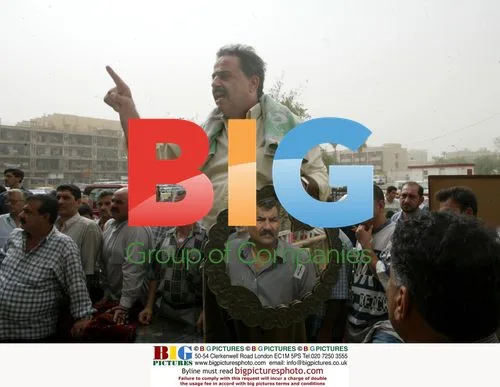 Iraqi auctioneer sells household items
