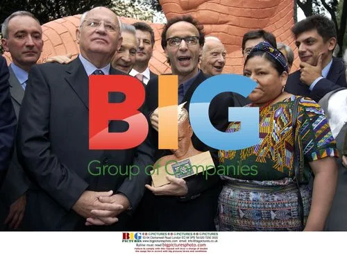 Gorbachev Awards Benigni "Man of Peace" Prize