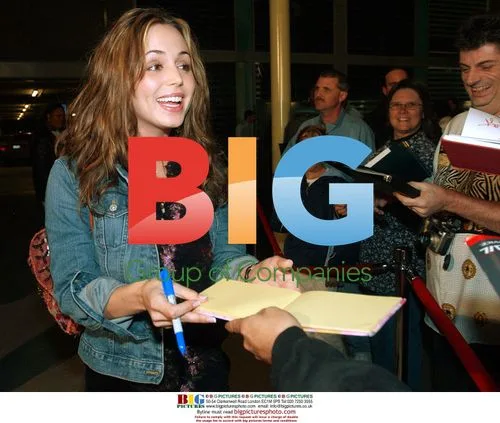 Eliza Dushku at "All the Queen's Men" premiere