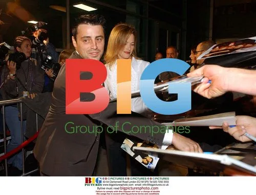 Matt LeBlanc signs autographs with fiancee
