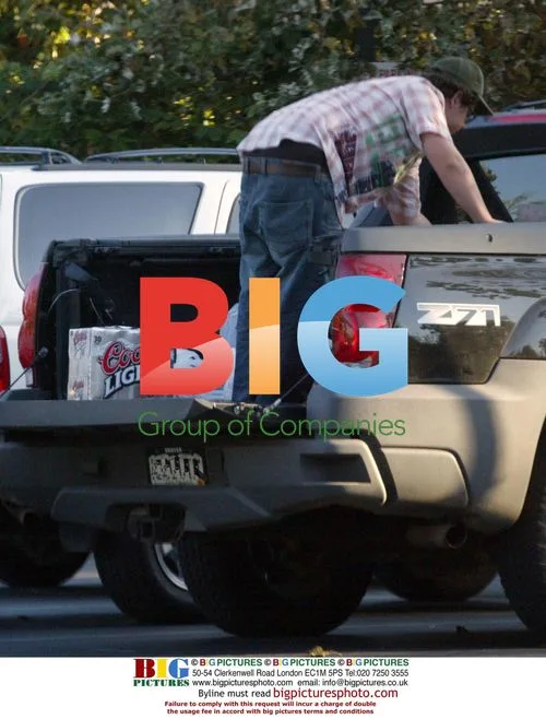 Jack Osbourne and friends shop in Malibu