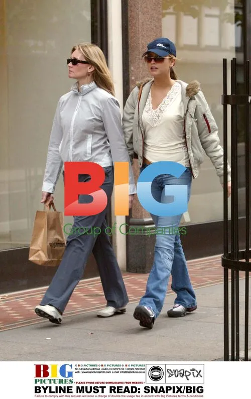 Australian Actress Holly Vallance Shopping with Mom