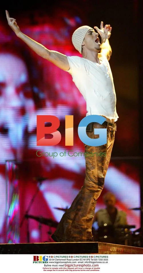 Enrique Iglesias Performs in Las Vegas