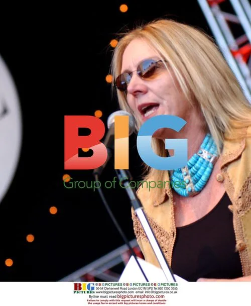 Peggy Young at Shoreline Amphitheater in 2002