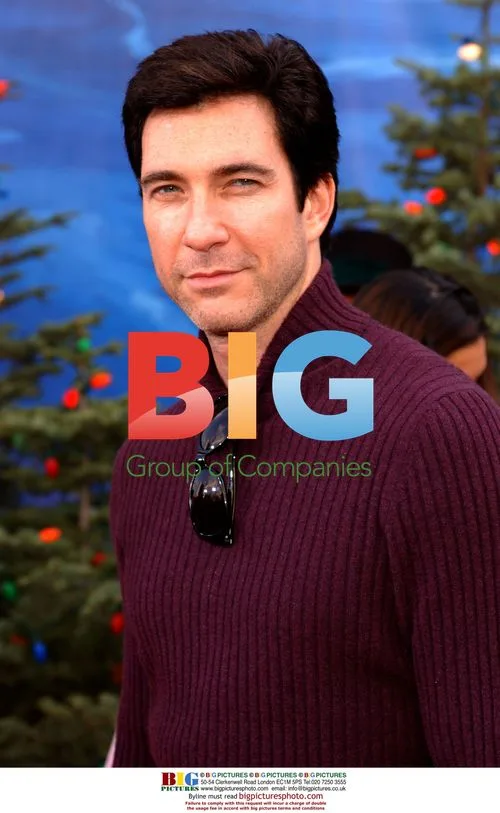Dylan McDermott at "The Santa Clause 2" Premiere