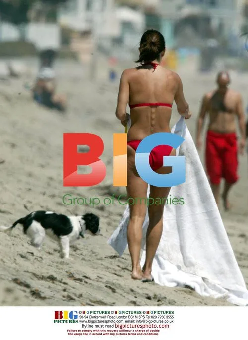 Courtney Cox Relaxes on Malibu Beach