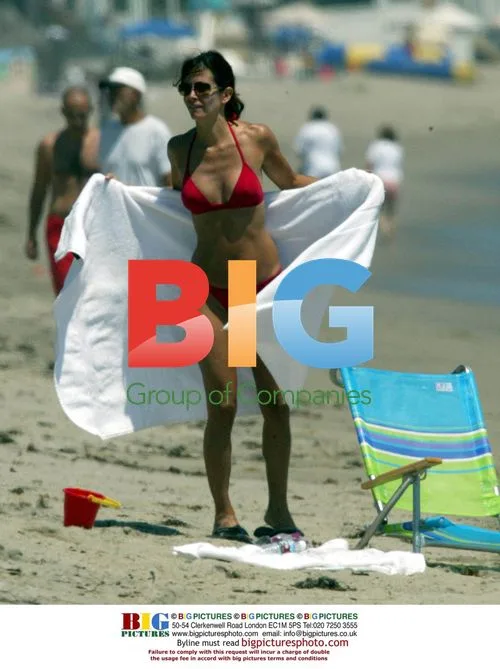 Courtney Cox Relaxes on Malibu Beach