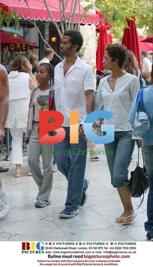 Eric Benet, Halle Berry and daughter shopping