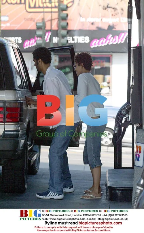 Eric Benet, Halle Berry and daughter shopping