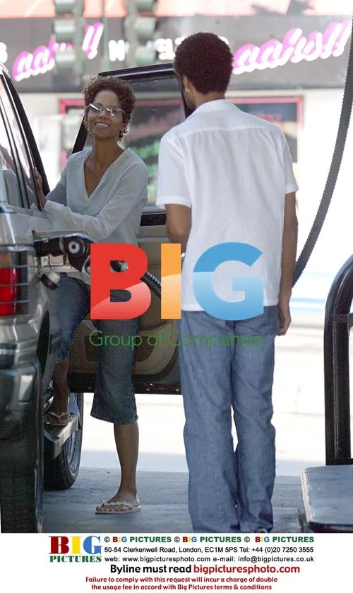 Eric Benet, Halle Berry and daughter shopping