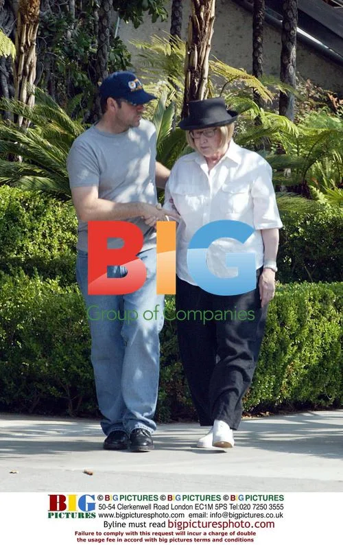 Kevin Spacey shopping with family