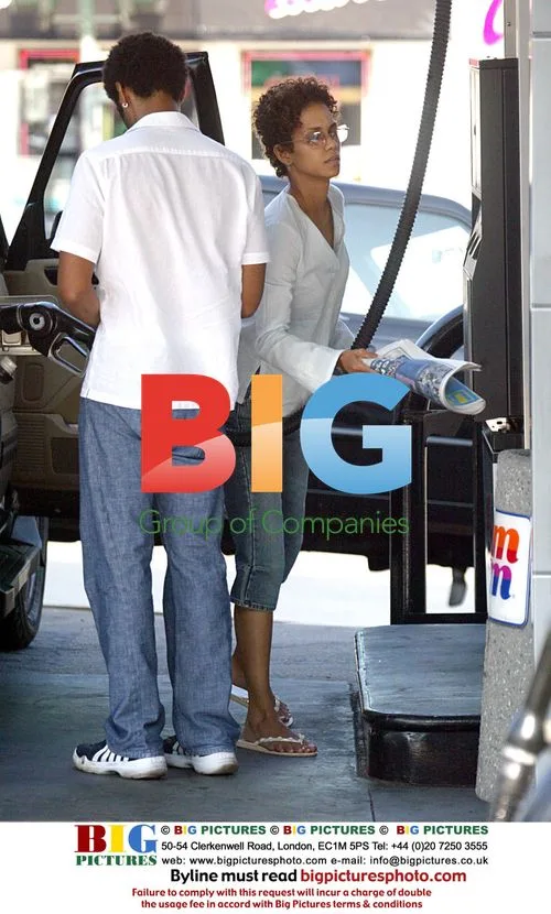 Eric Benet, Halle Berry and daughter shopping