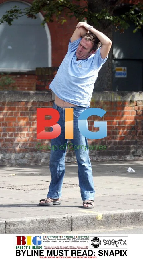 Joe McGann struggles to hail cab in London