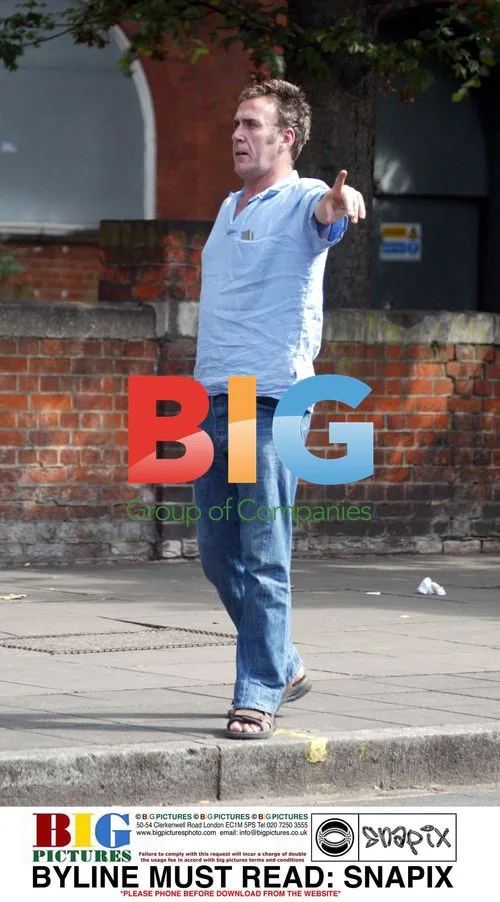 Joe McGann Fails to Hail Cab in London