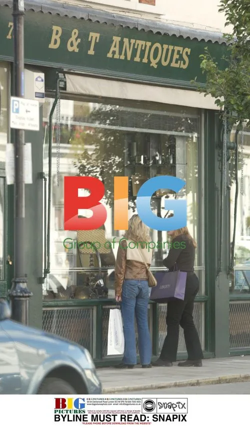 Jane Krakowski shopping in West London