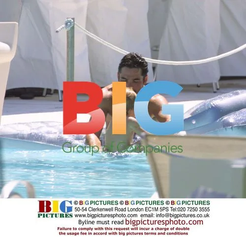 Dean Cain Relaxes on Miami Beach