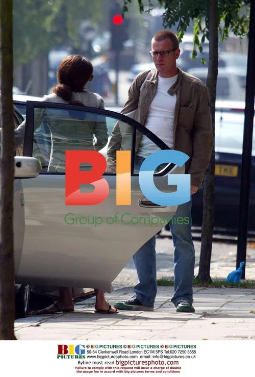Ewan McGregor and wife return from shopping