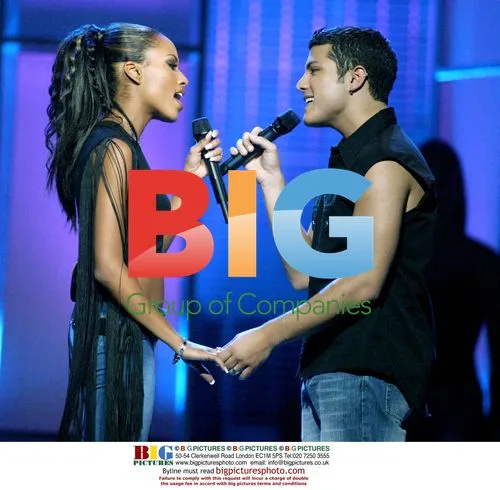Tamyra Gray and RJ Helton Perform at American Idol Concert