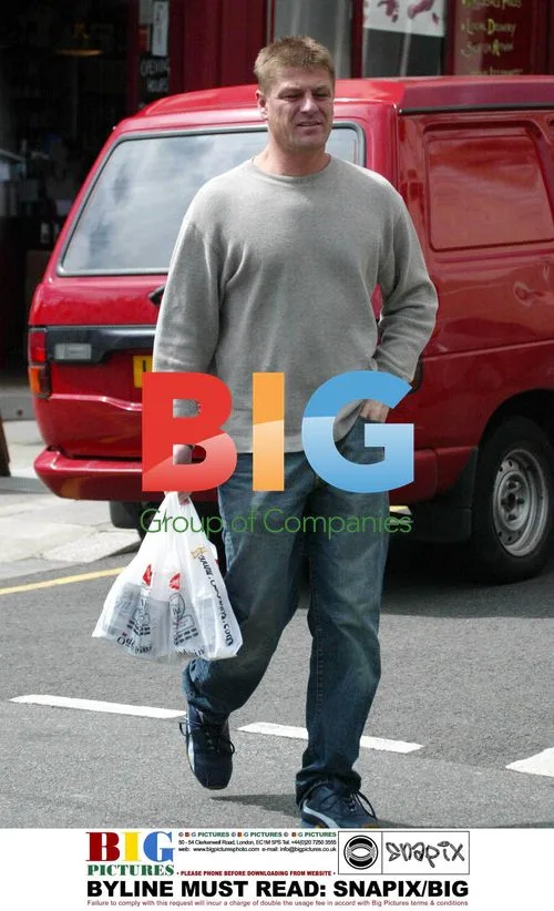 Sean Bean Buys Booze in North London