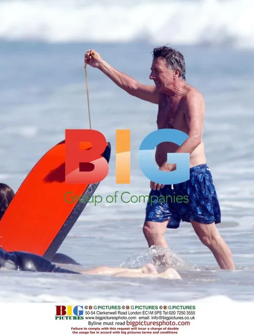 Dustin Hoffman Relaxes with Family