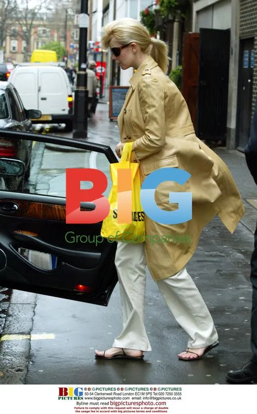 Claudia Schiffer Out Shopping in London