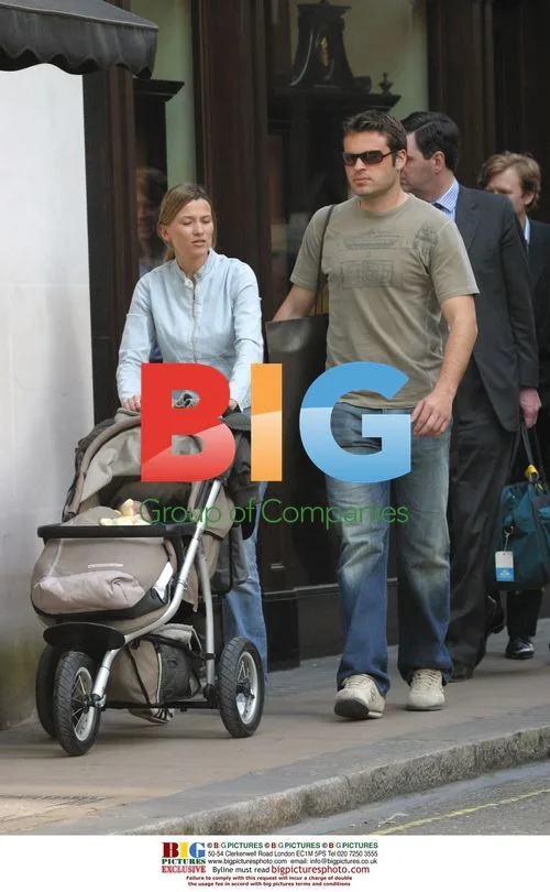 Mark Viduka and Family Shopping in London