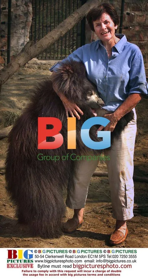 Mary Hutton Meets Rescued Dancing Bear
