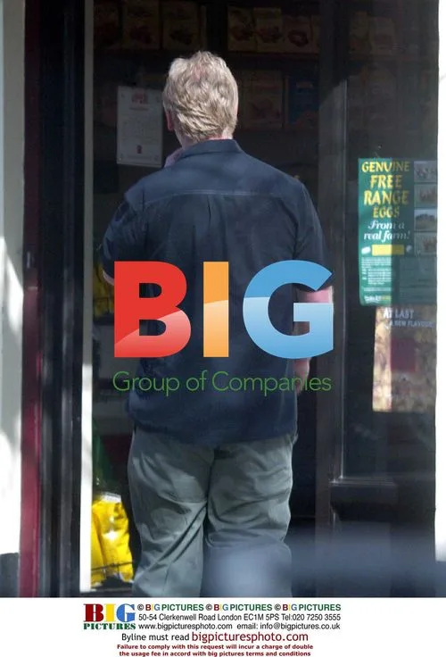 Les Dennis Shopping in North London